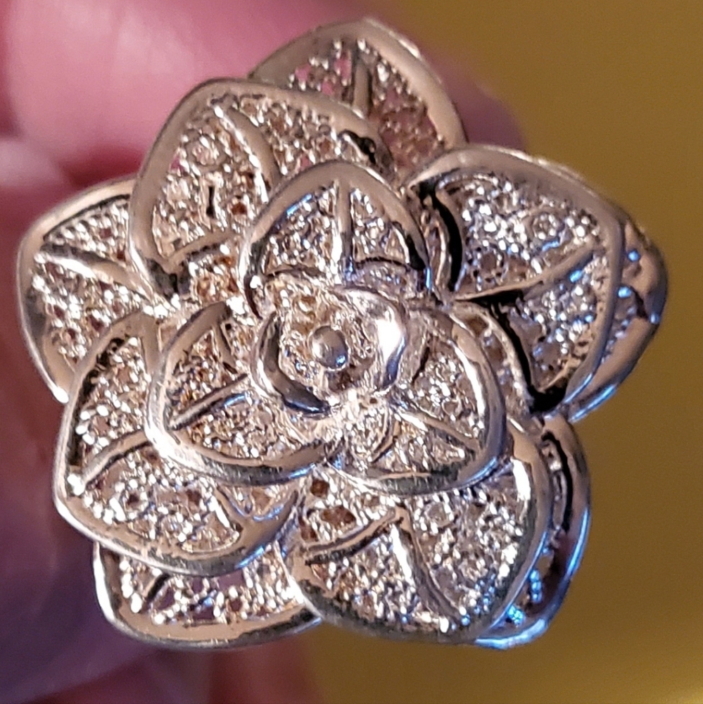 BEAUTIFUL STERLING SILVER FLOWER RING